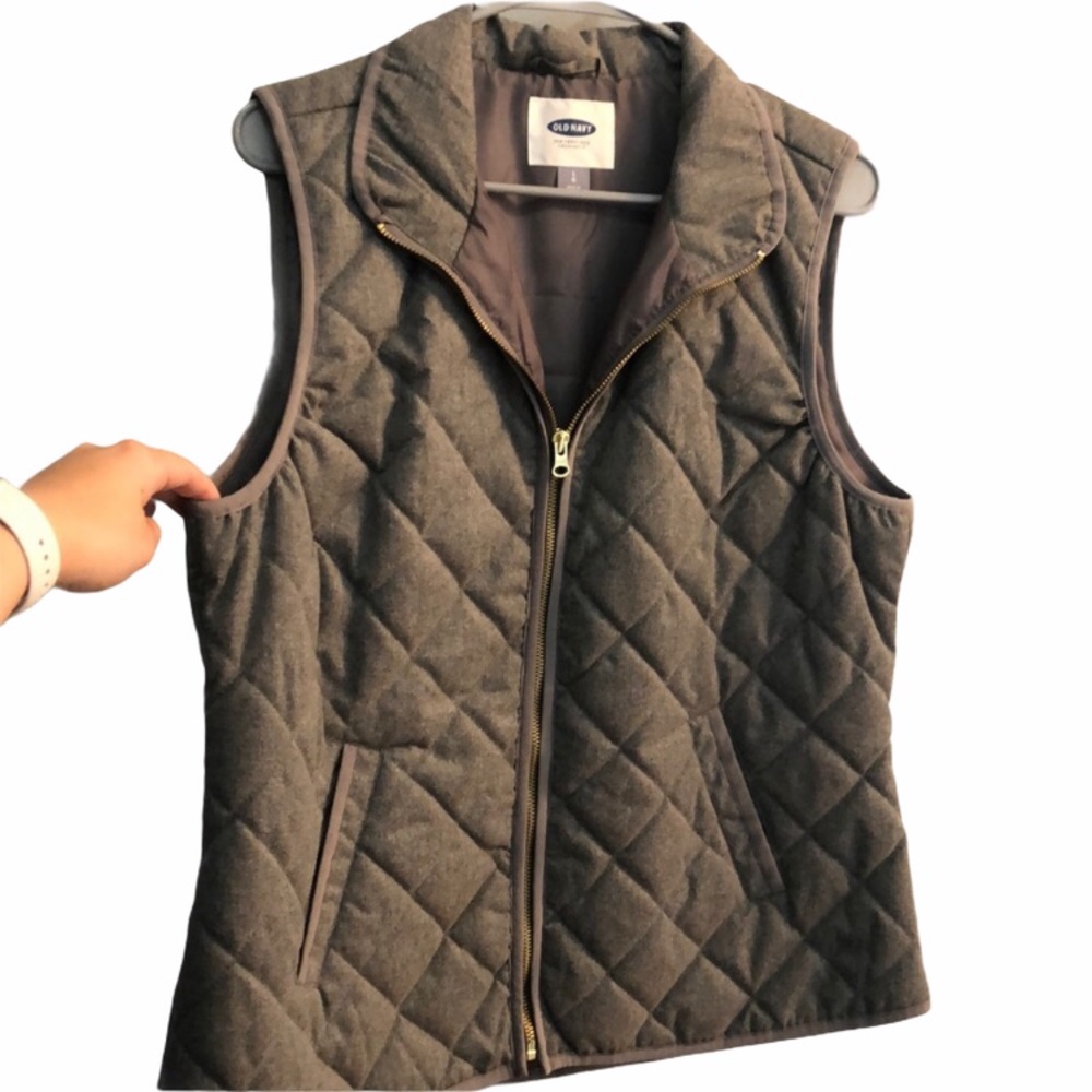 never worn puffer vest